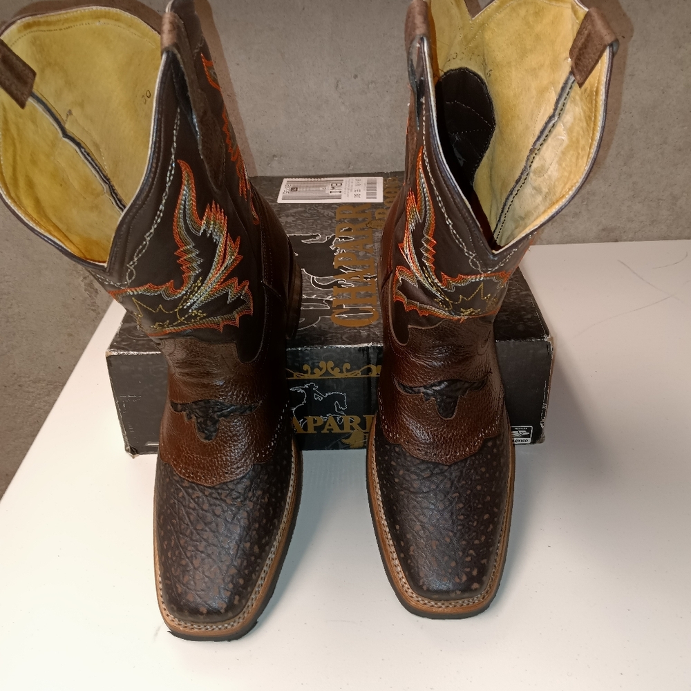 Western cowboy boots (square toe)